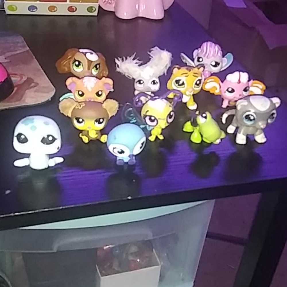 12 Lps toys